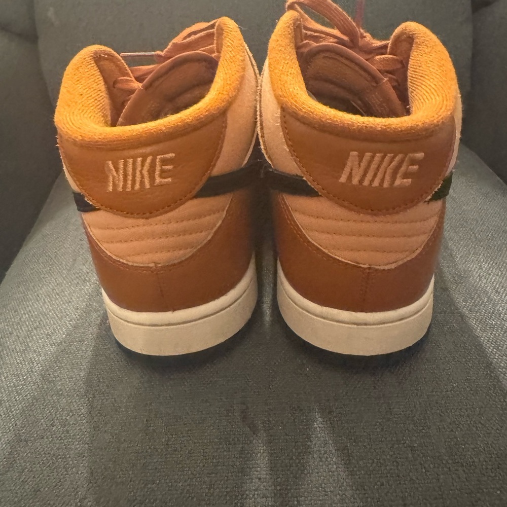 Men’s Nike Dunk Mid- Amber - Picture 3 of 8